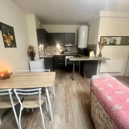 Le Repaire, Acces Terrasse De L'etablissement *