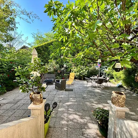 Le Repaire, Acces Terrasse De L'etablissement Apartment Rives (Isere)