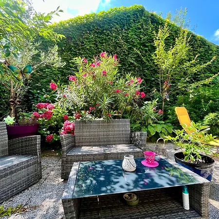 Le Repaire, Acces Terrasse De L'etablissement Apartment Rives (Isere)