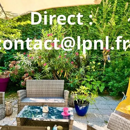 Le Repaire, Acces Terrasse De L'etablissement